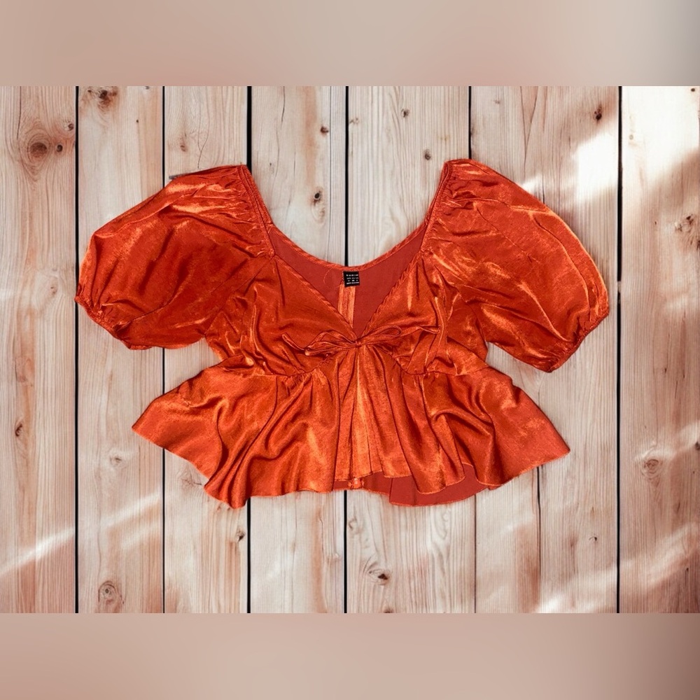 Perfect burnt orange baby, puff sleeve, crop top🧡